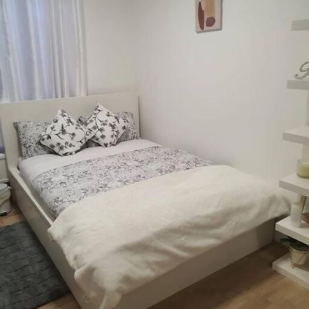 2 Bedroom Flat In Vauxhall, Londyn Zewnętrze zdjęcie