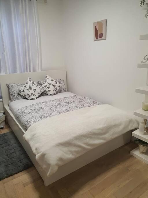 2 Bedroom Flat In Vauxhall, Londyn Zewnętrze zdjęcie